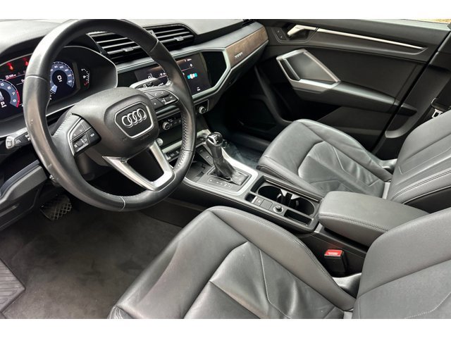 2020 Audi Q3 45 TFSI Premium photo 4