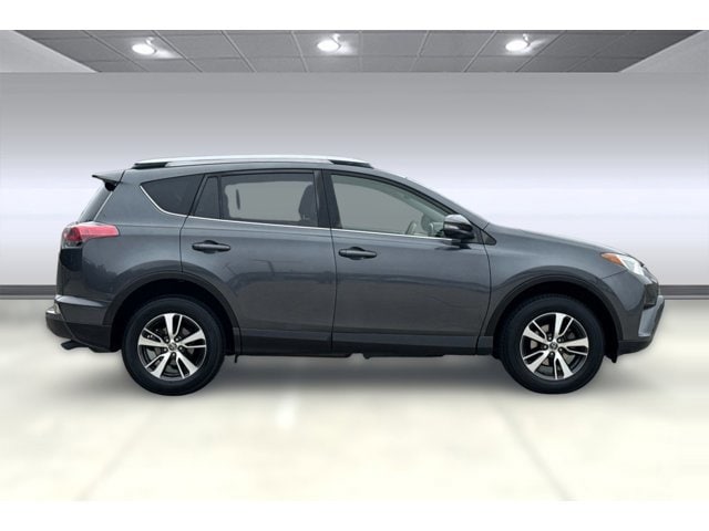 2017 Toyota RAV4 XLE photo 6