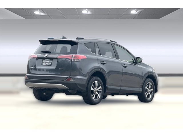 2017 Toyota RAV4 XLE photo 3