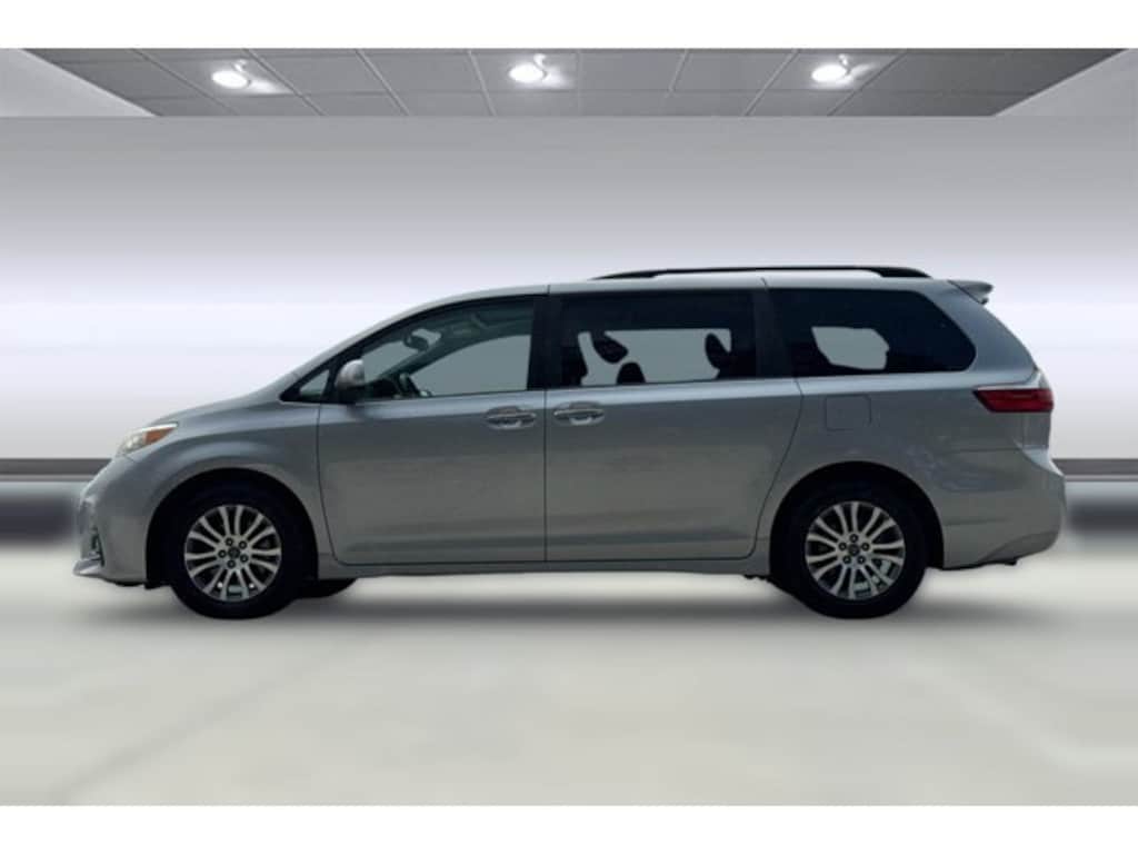 Used 2018 Toyota Sienna XLE 8 Passenger Van Passenger Van