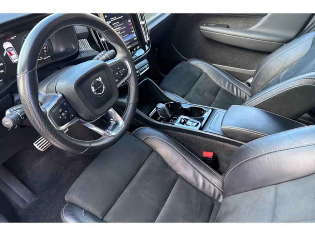 Used 2021 Volvo XC40 T5 R-Design SUV