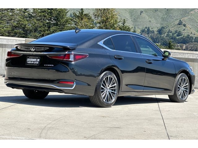 2025 LEXUS ES 300h Base photo 3