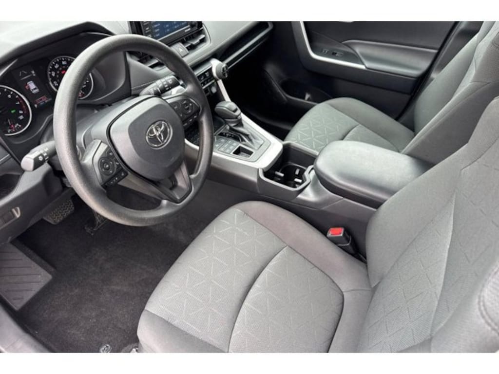 Used 2022 Toyota RAV4 XLE SUV
