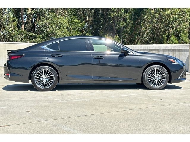 2025 LEXUS ES 300h Base photo 6