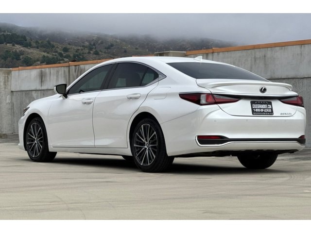 ES 300h Base Sedan
