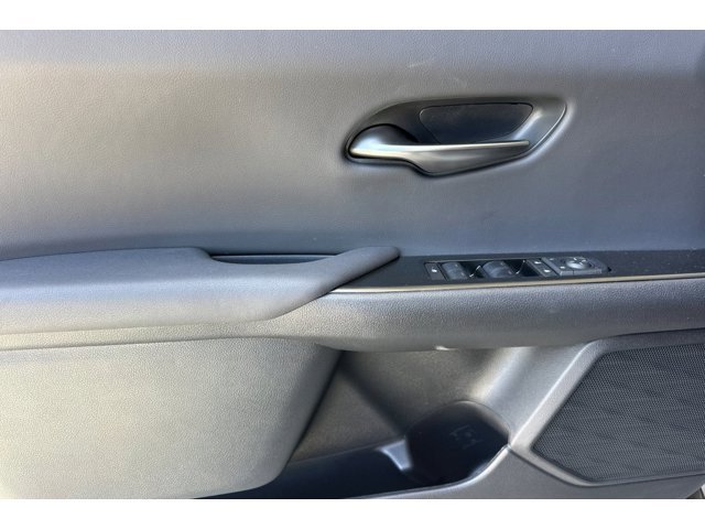 2026 Lexus UX Hybrid 300h - Photo 13