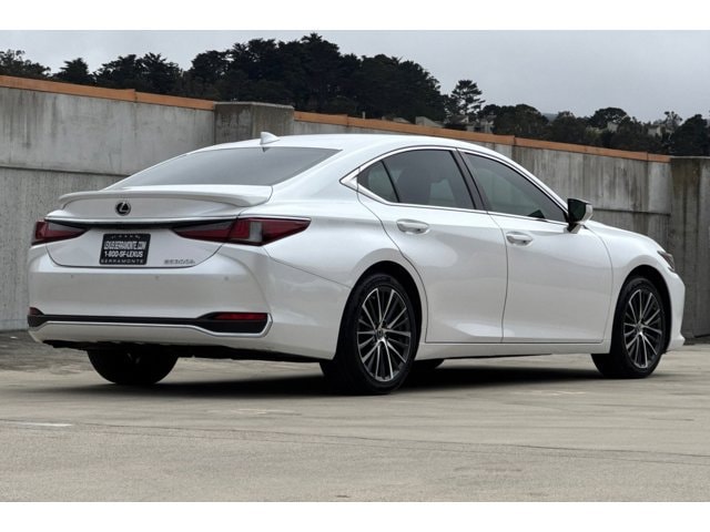 ES 300h Base Sedan