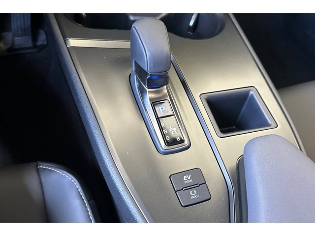 2026 Lexus UX Hybrid 300h - Photo 16