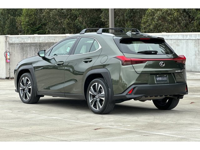 2022 Lexus UX 200 photo 3