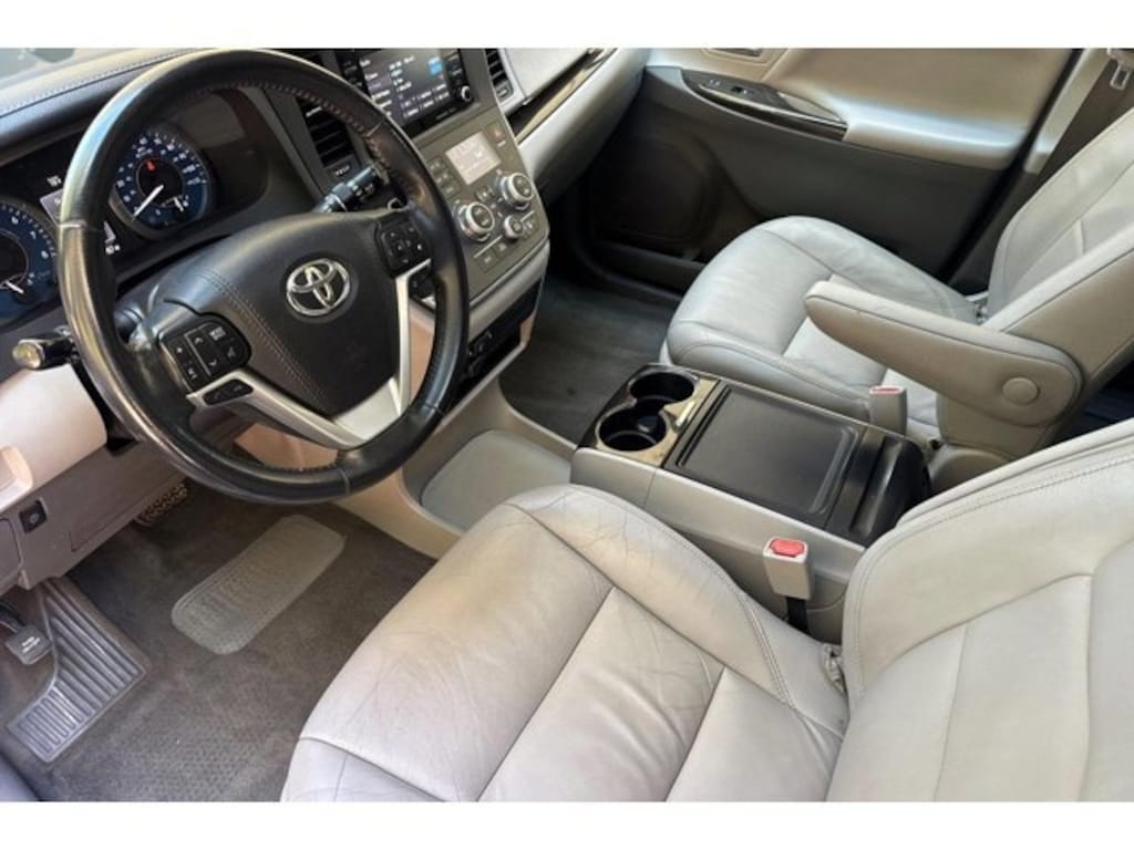 Used 2018 Toyota Sienna XLE 8 Passenger Van Passenger Van