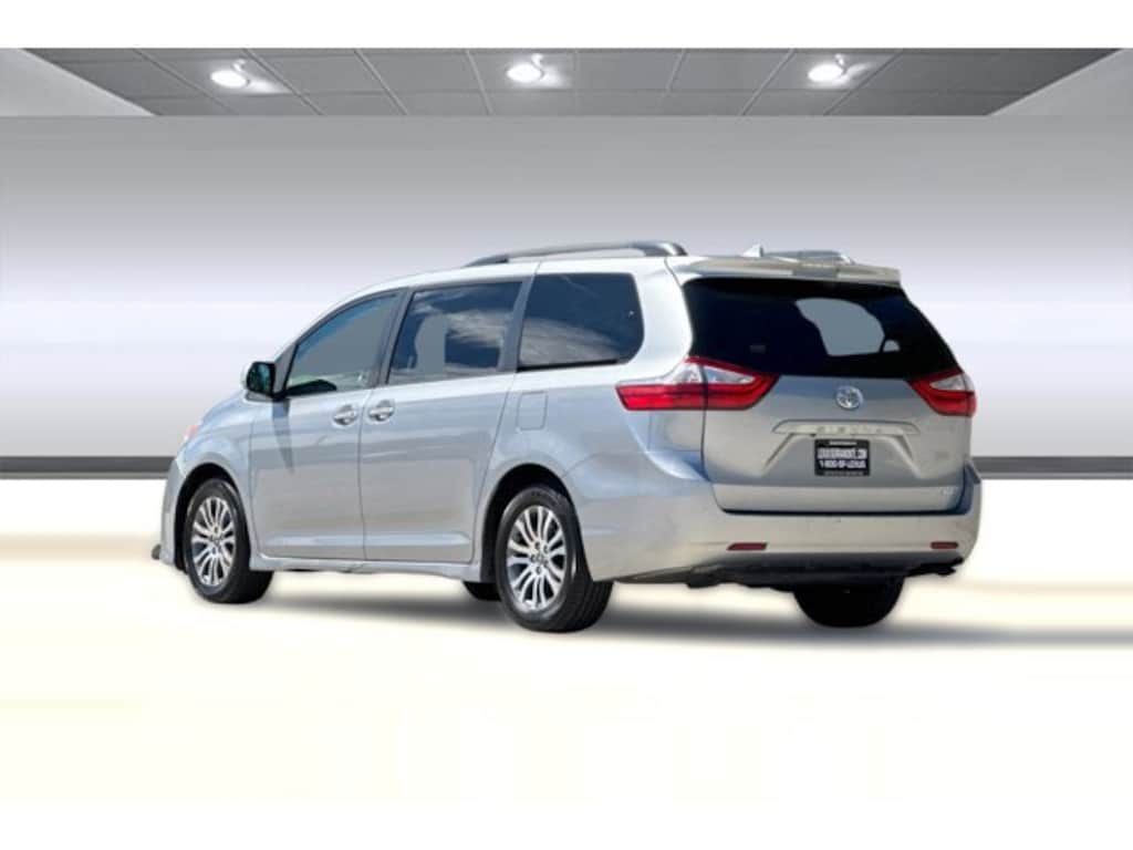 Used 2018 Toyota Sienna XLE 8 Passenger Van Passenger Van