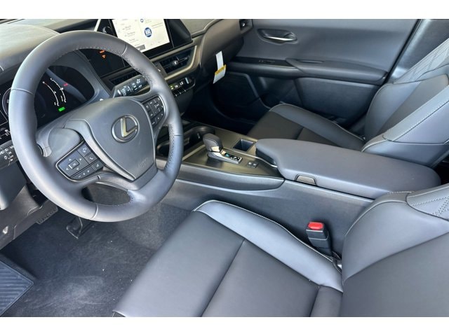2026 Lexus UX Hybrid 300h - Photo 4