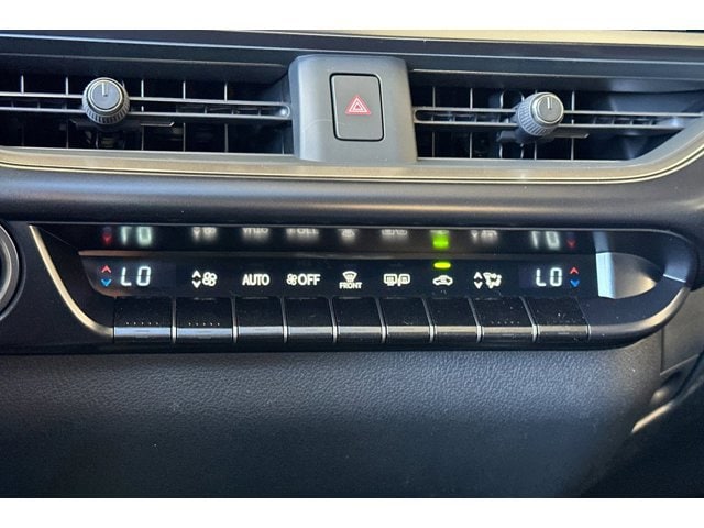 2026 Lexus UX Hybrid 300h - Photo 22