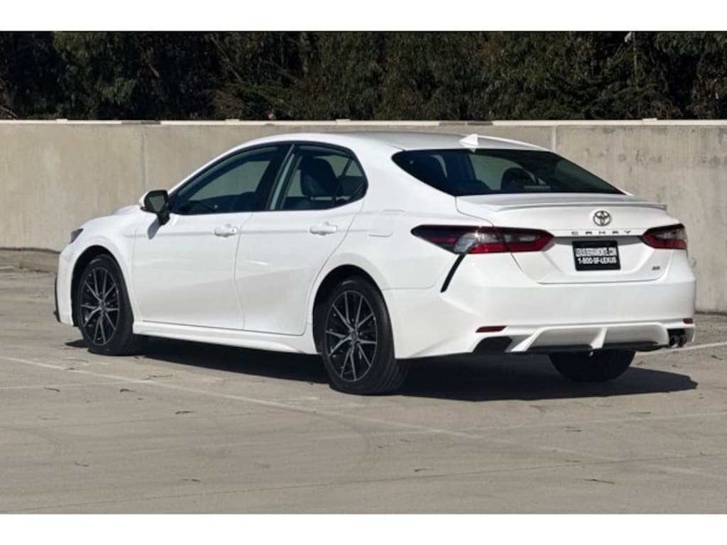 Used 2023 Toyota Camry SE Sedan