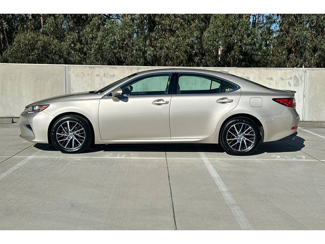 2016 Lexus ES 350 photo 2