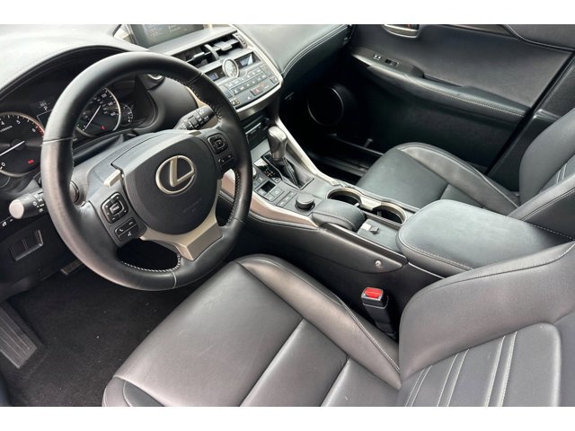2017 Lexus NX 200t Luxury photo 4