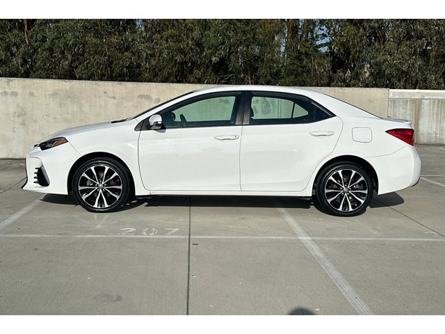 2017 Toyota Corolla SE photo 2