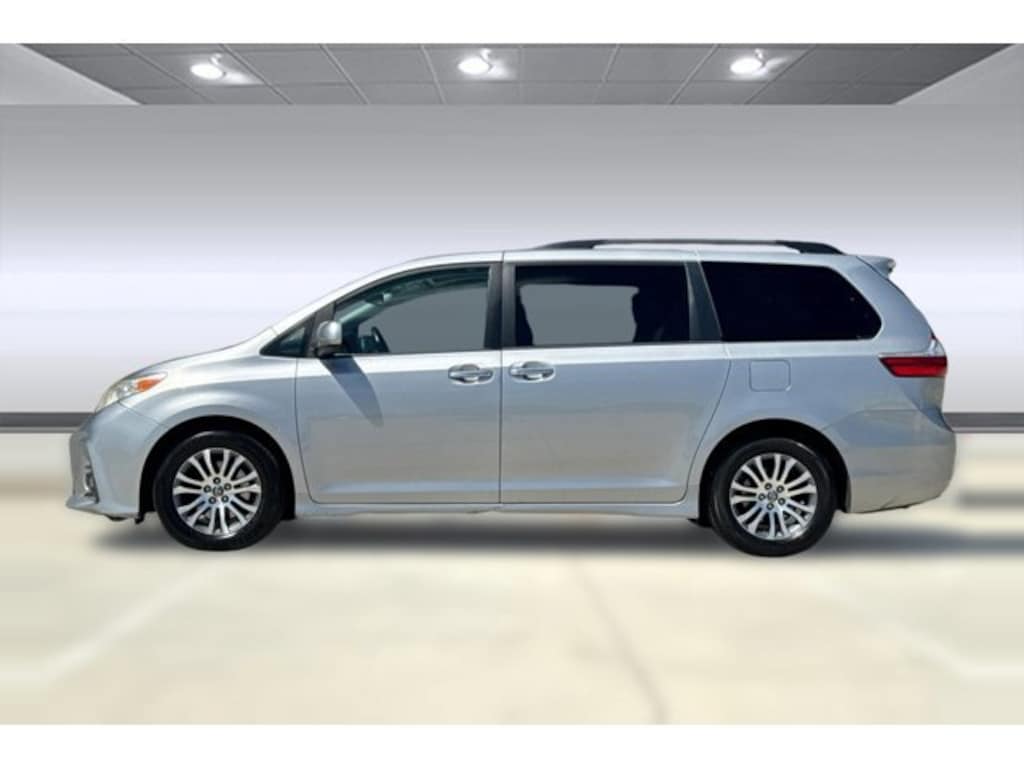 Used 2018 Toyota Sienna XLE 8 Passenger Van Passenger Van