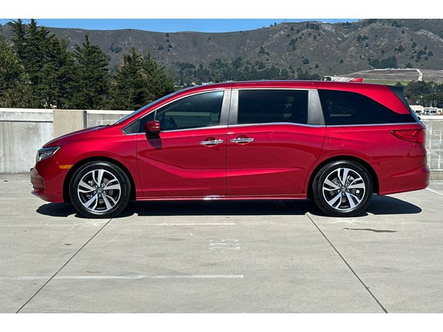 2022 Honda Odyssey Touring photo 2