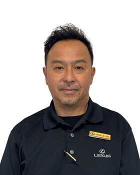 Staff member Jorge Loo from ID_29072e12d2e2