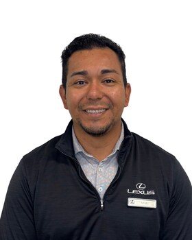 Staff member MANNY GARCIA from ID_29072e12d2e2