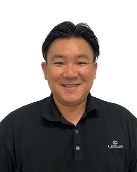 Staff member Johnson Wang from ID_29072e12d2e2