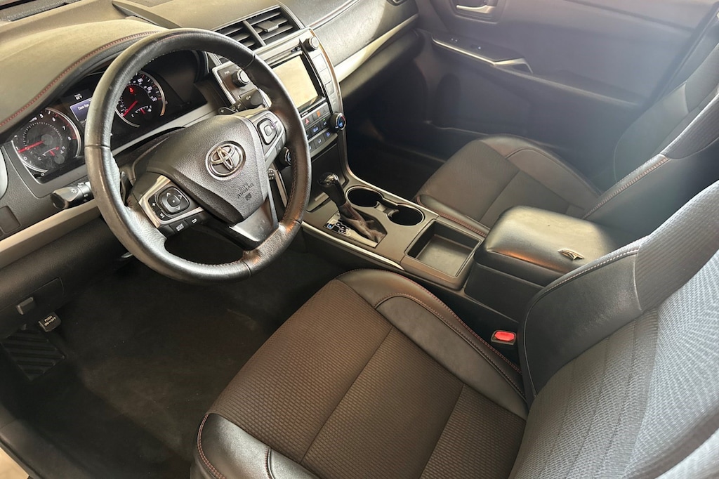 Used 2017 Toyota Camry SE Sedan