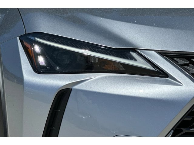 2026 Lexus UX Hybrid 300h - Photo 10