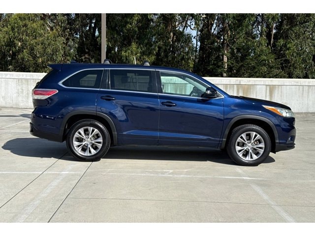 2015 Toyota Highlander LE V6 photo 3