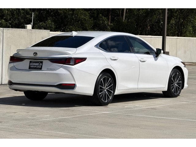 2025 LEXUS ES 300h Base photo 3