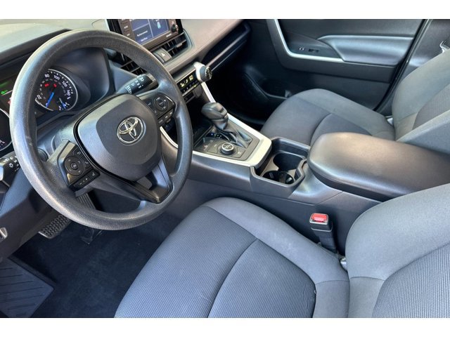 2020 Toyota RAV4 Hybrid LE photo 4