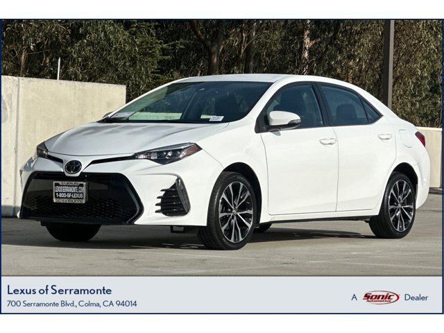 2017 Toyota Corolla SE photo 2