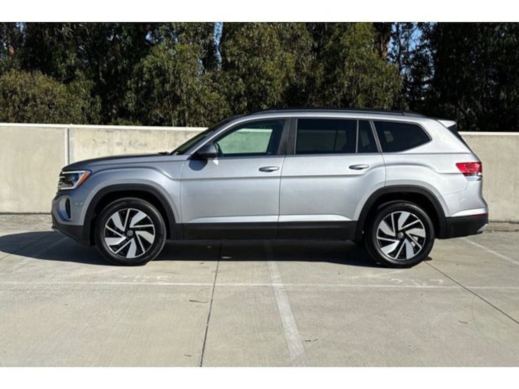 Used 2025 Volkswagen Atlas 2.0T SE w/Technology SUV