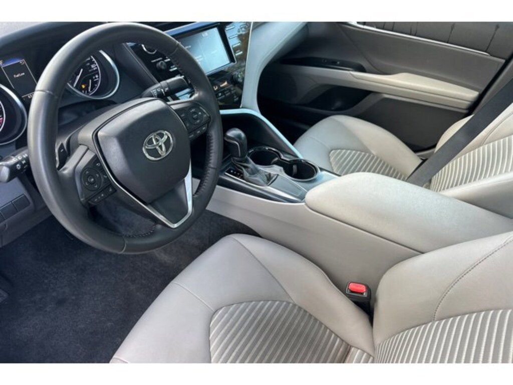 Used 2018 Toyota Camry SE Sedan