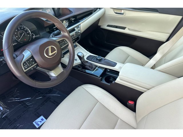 2016 Lexus ES 350 photo 4