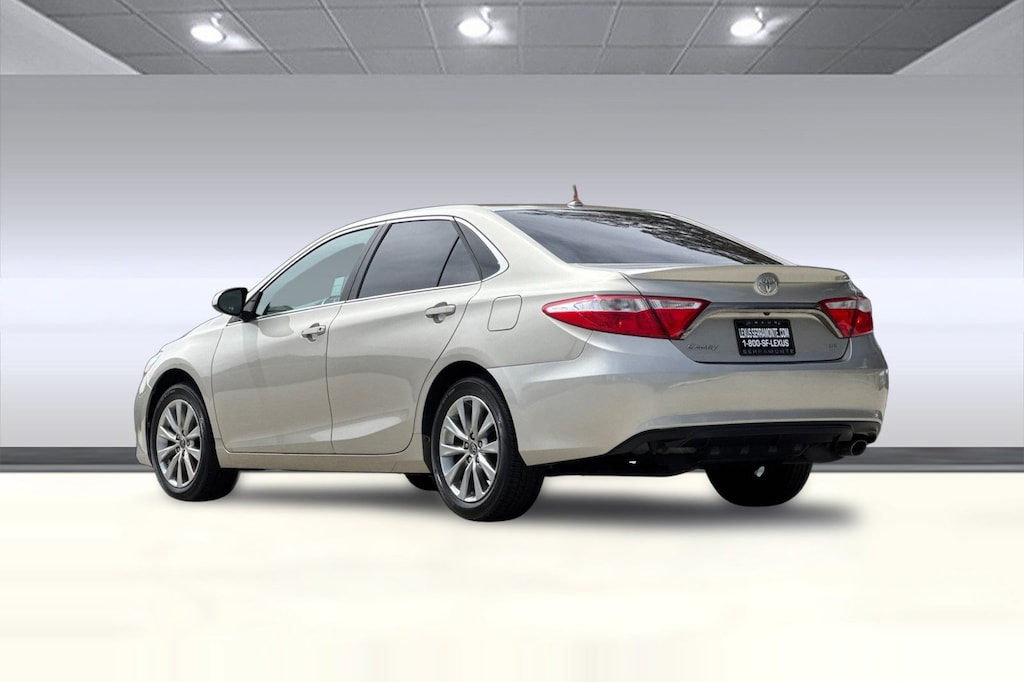Used 2017 Toyota Camry SE Sedan