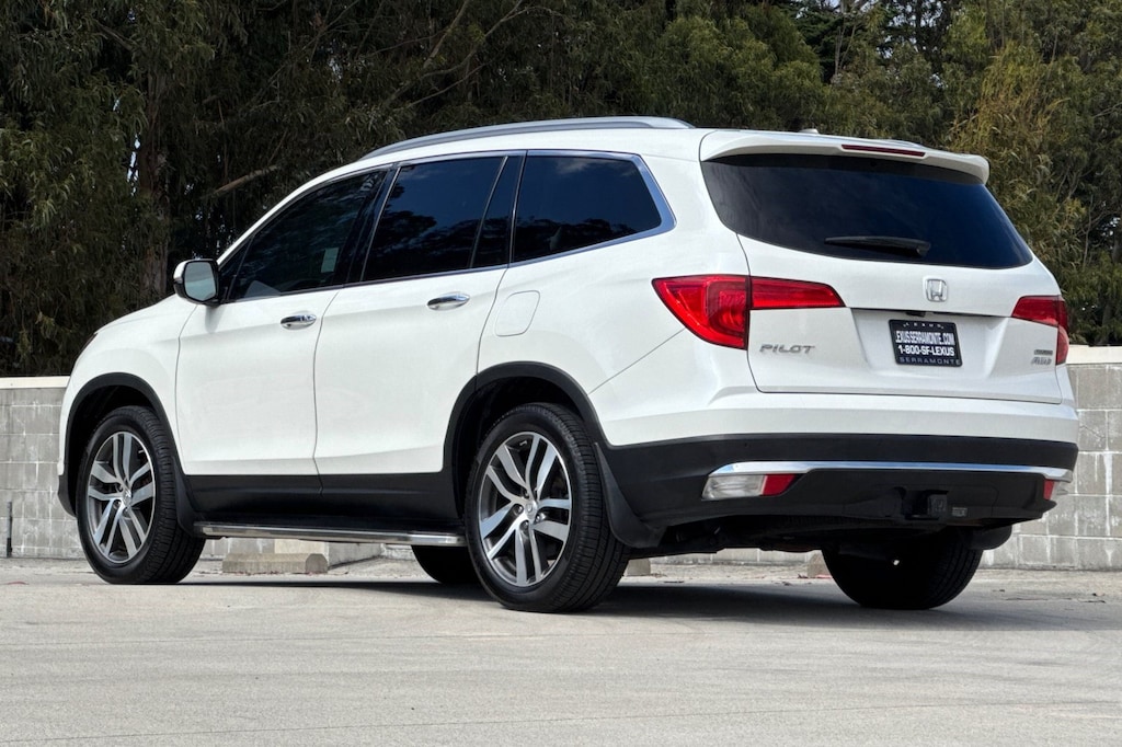 Used 2018 Honda Pilot Touring AWD SUV