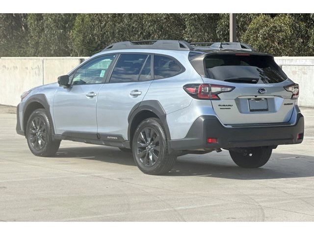 2023 Subaru Outback Onyx Edition photo 2