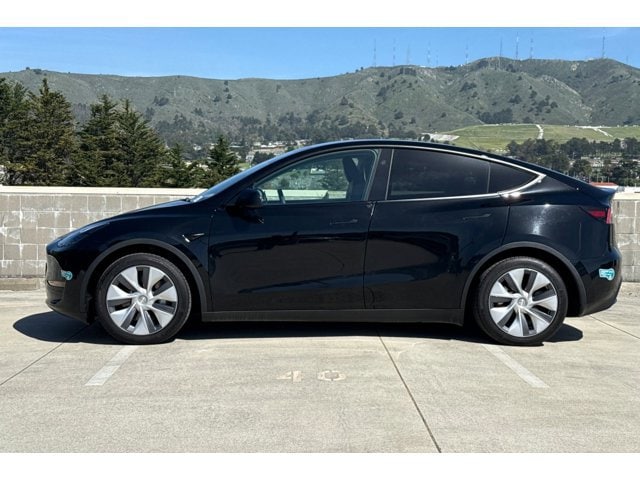 Used 2024 Tesla Model Y Long Range with VIN 7SAYGAEE1RF986231 for sale in Colma, CA