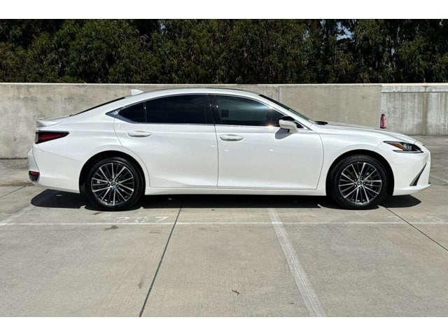 2025 LEXUS ES 300h Base photo 6