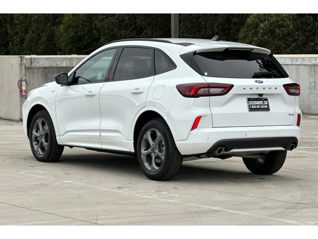 2023 Ford Escape ST-Line photo 2