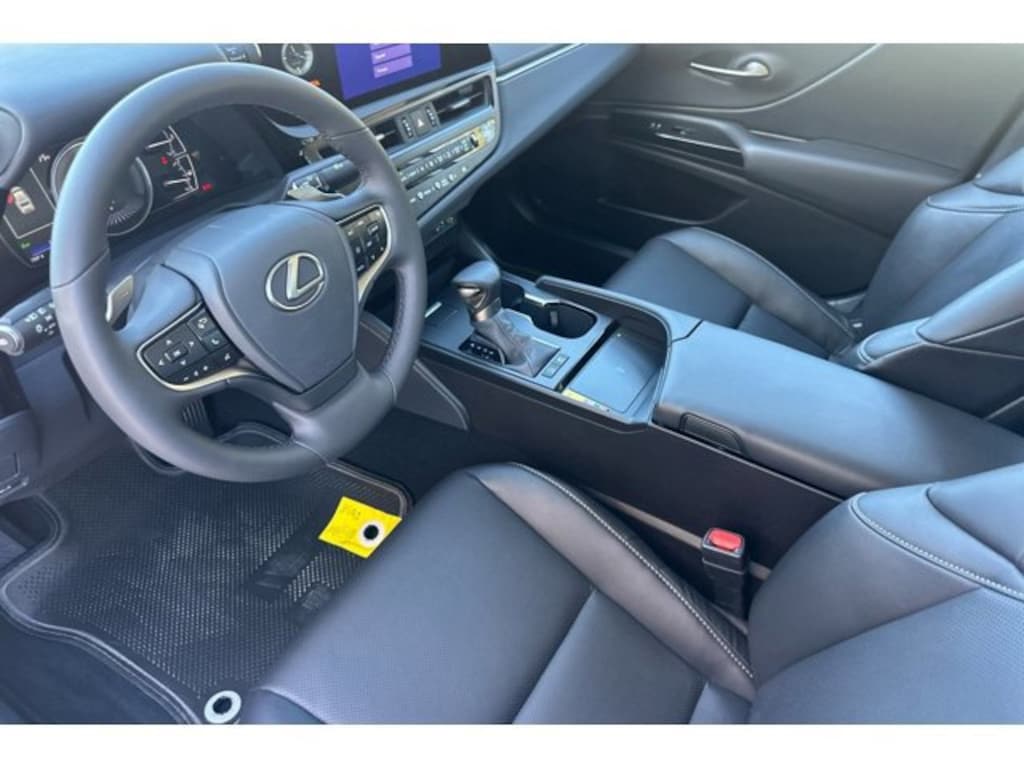 New 2025 Lexus ES HYBRID 300h 4-DOOR SEDAN