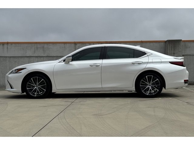 ES 300h Base Sedan