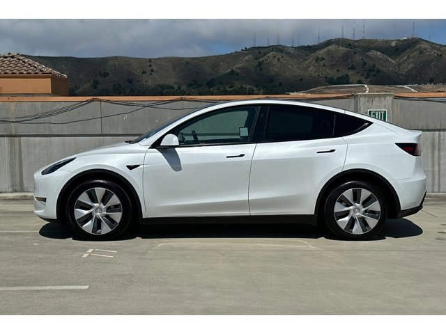 Used 2023 Tesla Model Y Long Range with VIN 7SAYGDEE0PF850574 for sale in Kansas City