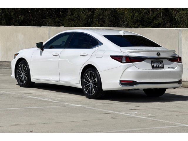 2025 LEXUS ES 300h Base photo 2