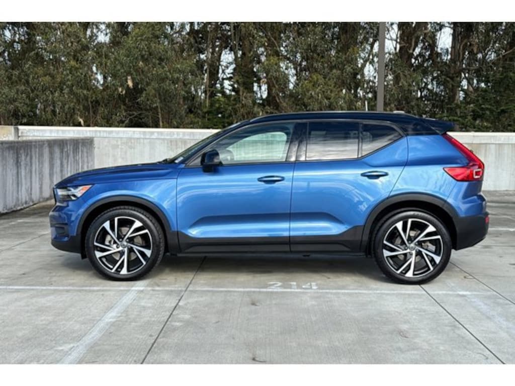 Used 2021 Volvo XC40 T5 R-Design SUV