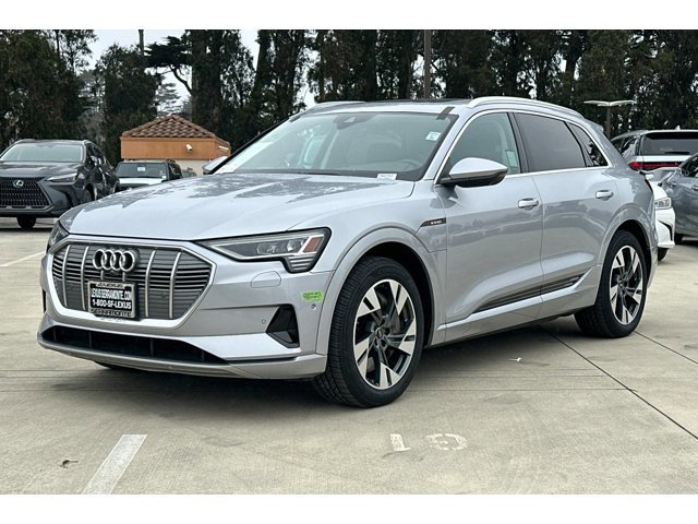 2023 Audi e-tron Premium Plus photo 2