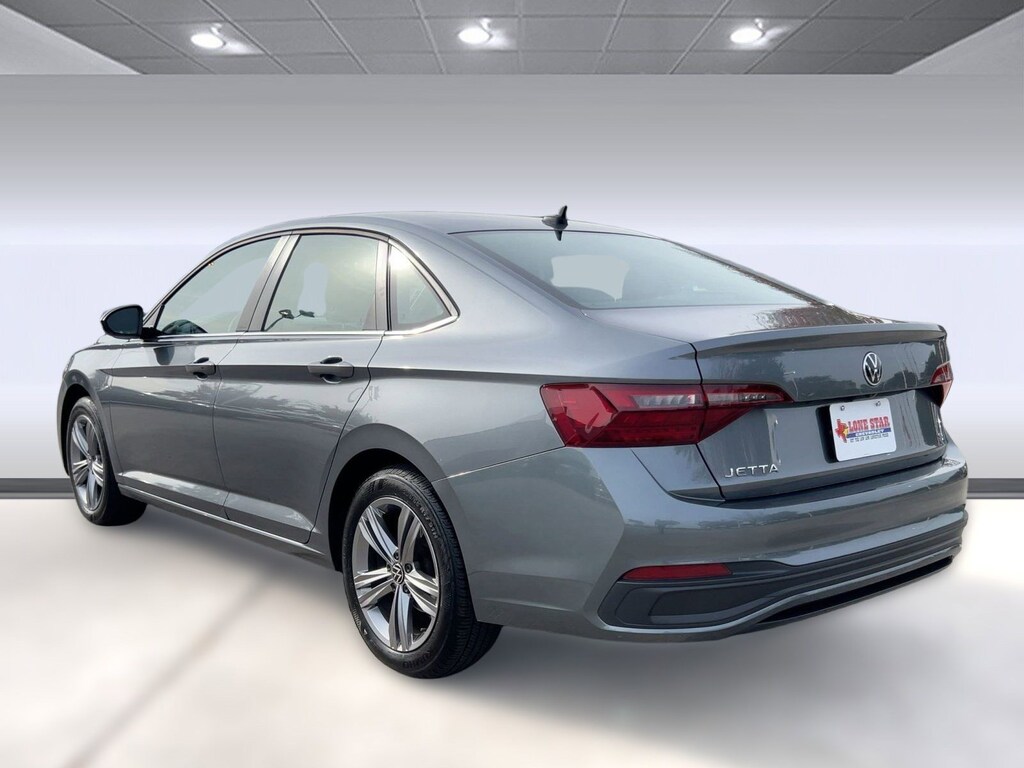 Used 2022 Volkswagen Jetta SE Sedan