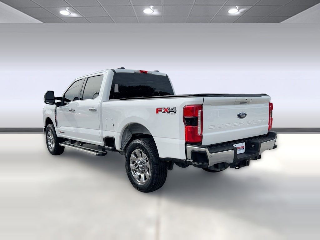 Used 2025 Ford F-350 LARIAT Truck Crew Cab