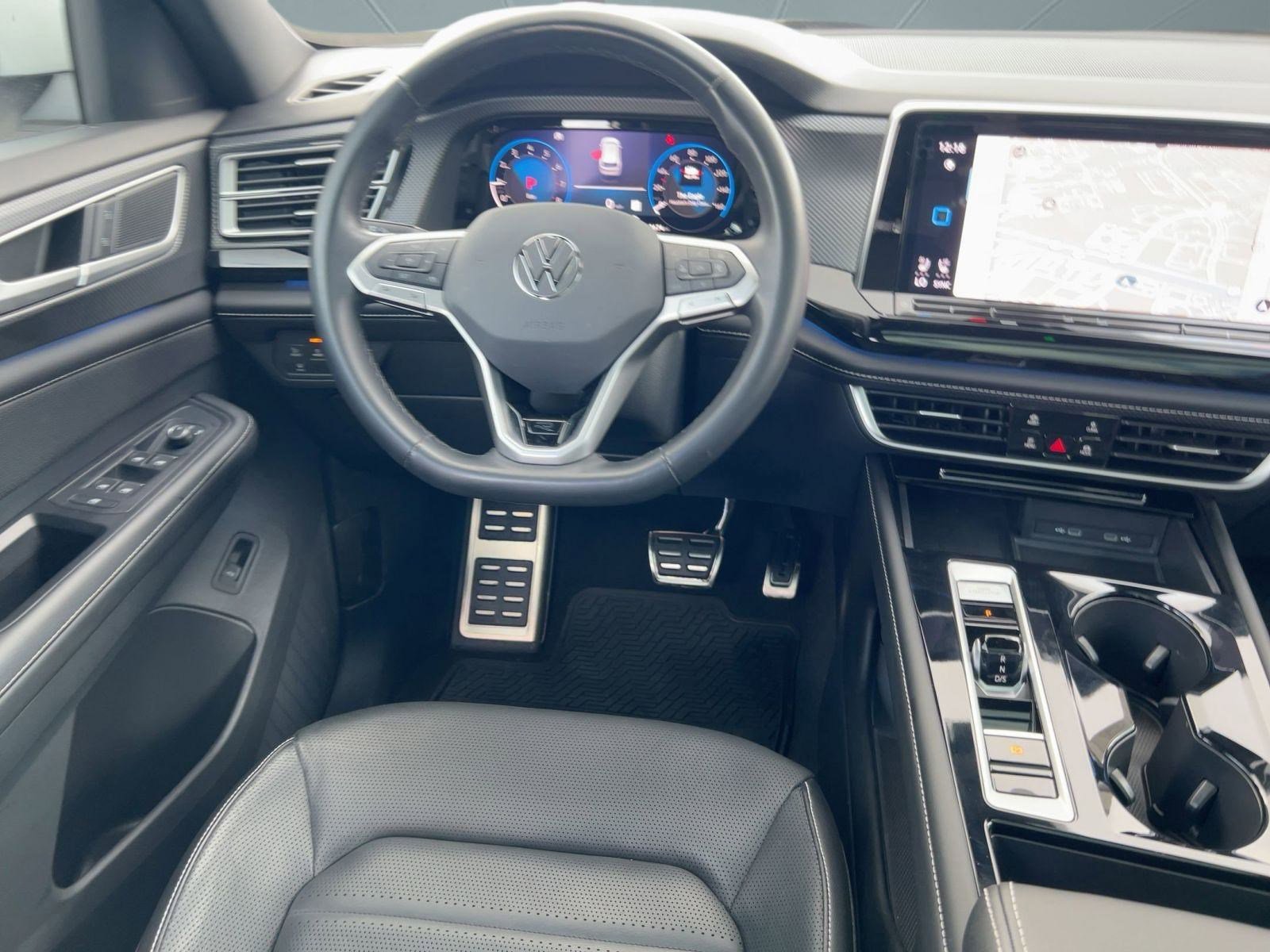 2024 Volkswagen Atlas Cross Sport SEL R-Line photo 4